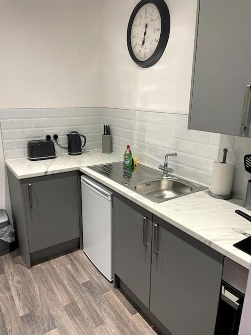 #4Bs 1 Bed Serviced Apartment Derby Bagian luar foto