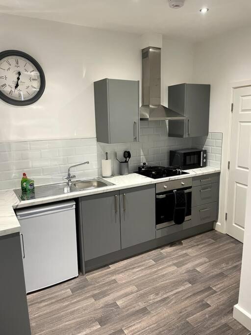 #4Bs 1 Bed Serviced Apartment Derby Bagian luar foto